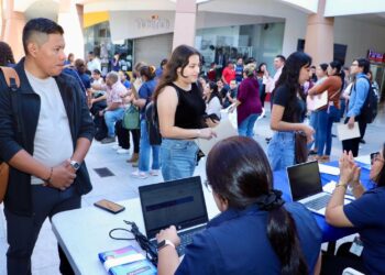 Más de 40 empresas ofrecen cientos de plazas laborales en jornadas empleo