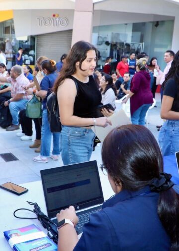Más de 40 empresas ofrecen cientos de plazas laborales en jornadas empleo