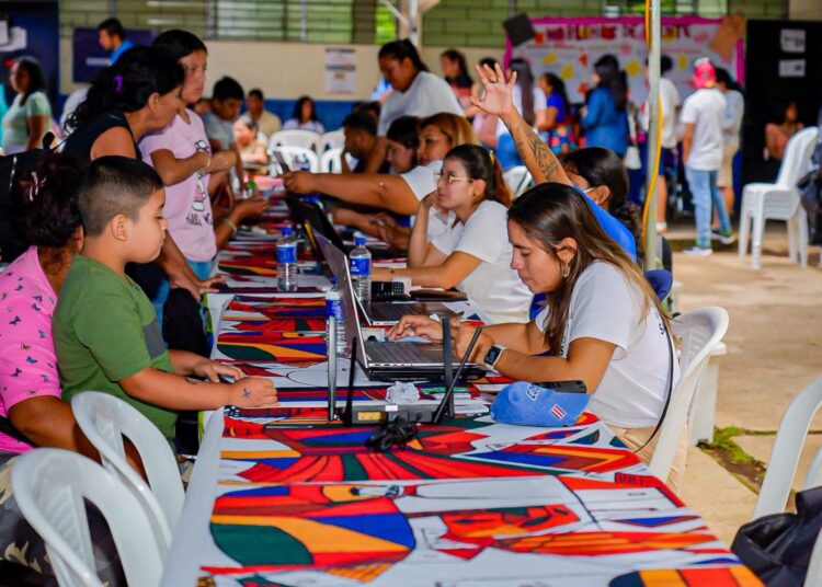Ciudadanos de Santa Ana Centro son beneficiados con feria Integra