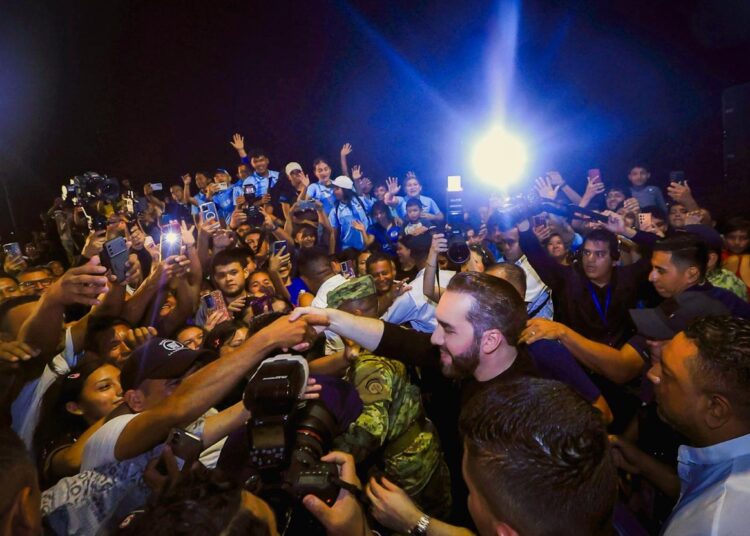 Habitantes de La Hachadura reciben con entusiasmo al Presidente Bukele en inauguración de puente