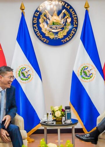 Nombran como “Noble Amigo de El Salvador” al embajador Zhang Yanhui