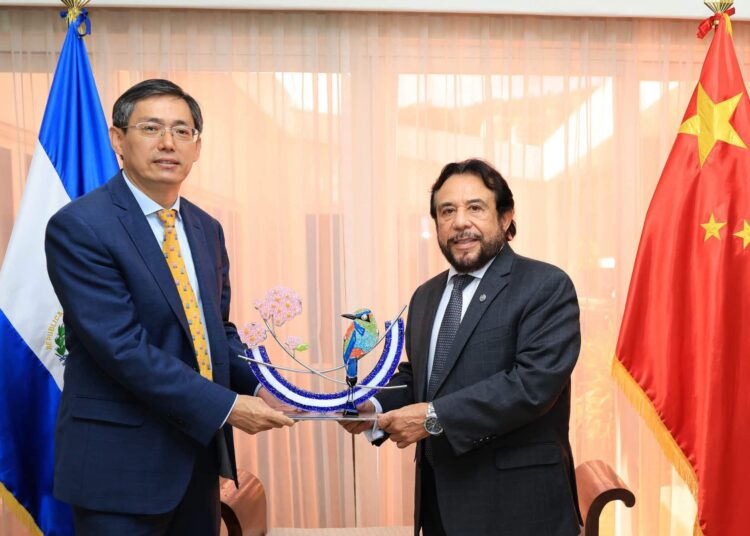 Vicepresidente Ulloa reconoce labor del embajador de China tras finalizar su misión en El Salvador