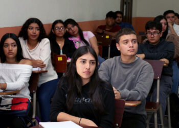 Asamblea Legislativa incorpora $9.9 millones para otorgar becas universitarias a 14,000 jóvenes