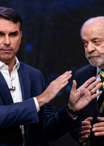 Lula y Flávio Bolsonaro chocan por el modelo económico argentino en el último debate presidencial de Brasil