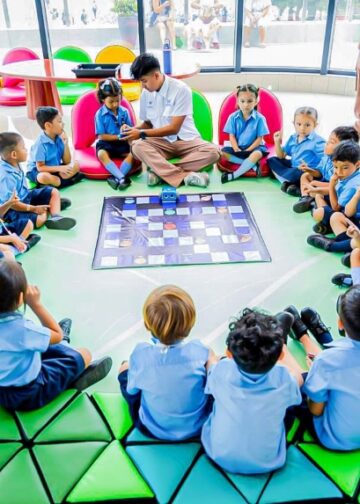 Iniciativa de Gabriela de Bukele lleva el mundo mágico de Cri-Cri a niños de El Mozote