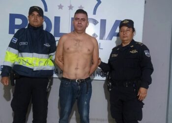 Agente de la PNC detenido tras accidente y negativa a prueba de alcotest
