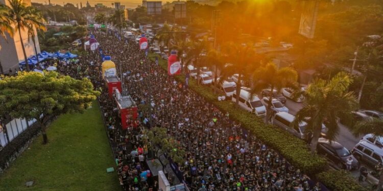 “La mejor medicina es la actividad física”: Presidente Bukele destaca masiva participación en “We All Run”