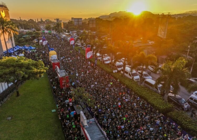 “La mejor medicina es la actividad física”: Presidente Bukele destaca masiva participación en “We All Run”