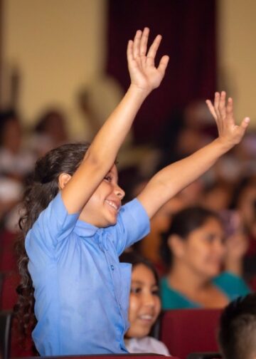 Primera Dama impulsa más oportunidades de juego para los niños en El Salvador