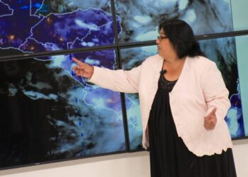 La mujer que abrió camino en la meteorología salvadoreña