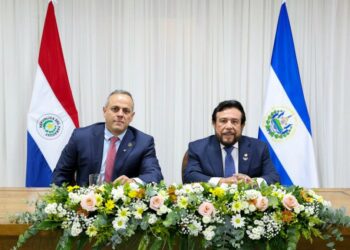 Vicepresidente Félix Ulloa recibe distinción de Visitante Ilustre y reafirma la cooperación con Paraguay