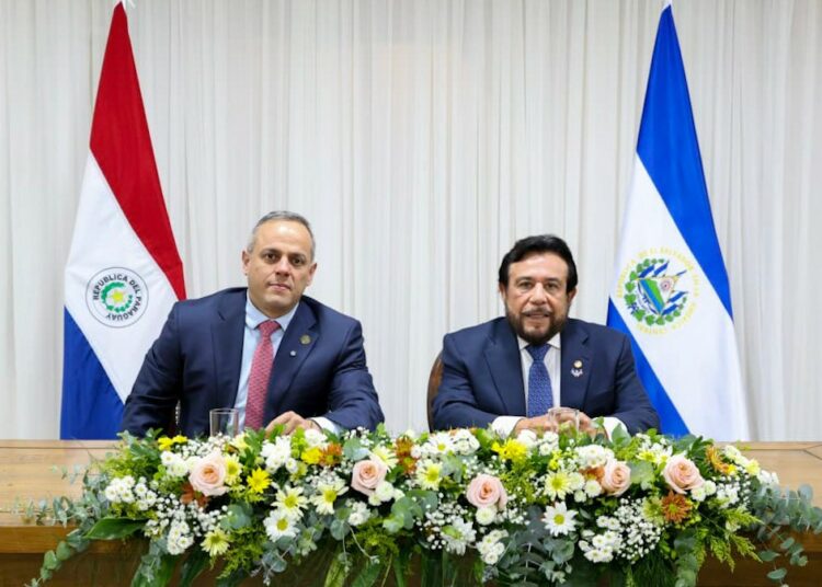 Vicepresidente Félix Ulloa recibe distinción de Visitante Ilustre y reafirma la cooperación con Paraguay