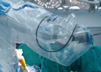 Hospital Zacamil incorpora a ROSA para apoyar cirugías de rodilla