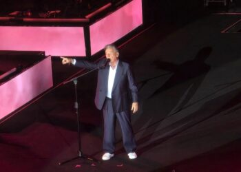 Ricardo Montaner hace vibrar El Salvador con una noche de nostalgia y romance