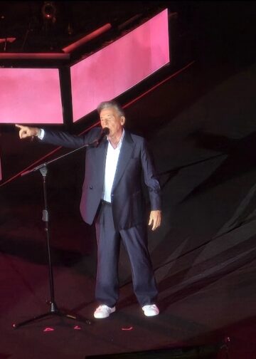 Ricardo Montaner hace vibrar El Salvador con una noche de nostalgia y romance