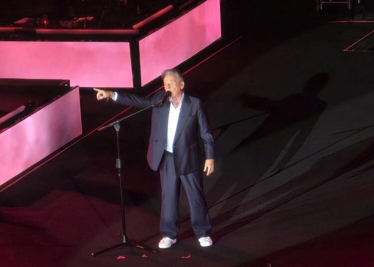 Ricardo Montaner hace vibrar El Salvador con una noche de nostalgia y romance
