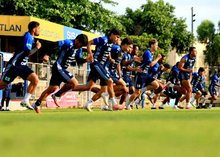 El Salvador enfrenta a Jamaica con la permanencia en la Liga A en juego