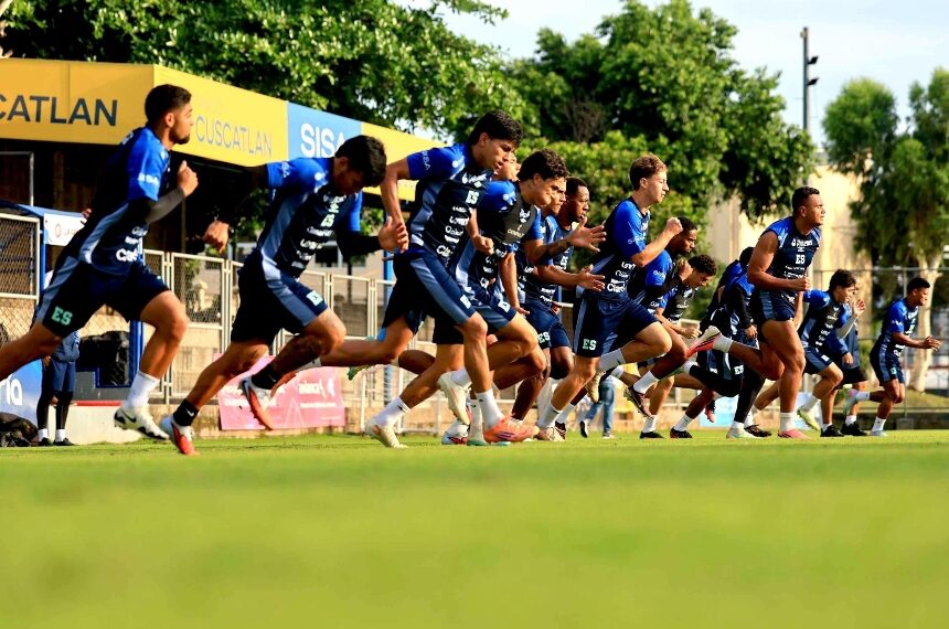 El Salvador enfrenta a Jamaica con la permanencia en la Liga A en juego