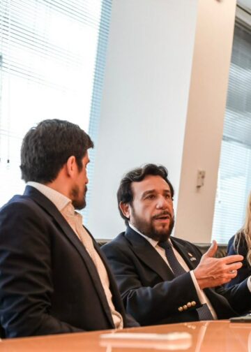 Vicepresidente Ulloa impulsa intercambio tecnológico entre El Salvador y Uruguay