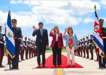 El Salvador y Costa Rica buscan fortalecer su cooperación con visita oficial de Laura Fernández