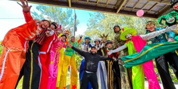 Mario Durán agasajó a niños en el parque Cuscatlán