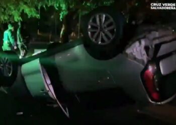 Vuelco de vehículo en Ilopango moviliza a socorristas de Cruz Verde