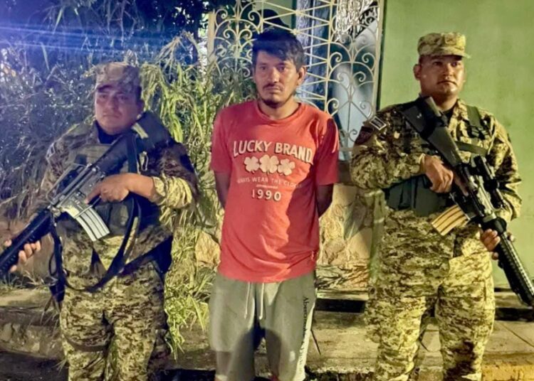 Hallan en celular de hombre ubicado en Ilobasco imágenes que lo vinculan con la pandilla 18