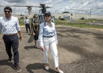 Laura Fernández conoce el CECOT tras inaugurar megacárcel inspirada en el modelo salvadoreño