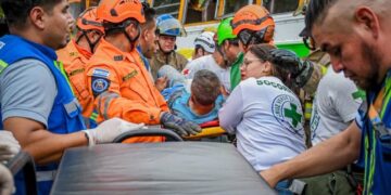 Fuerte accidente en carretera a Los Chorros deja varios fallecidos y lesionados