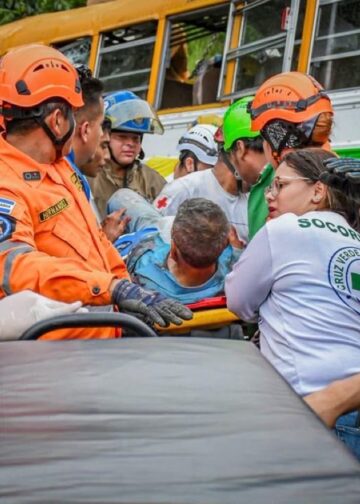 Fuerte accidente en carretera a Los Chorros deja varios fallecidos y lesionados