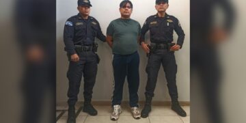 Detienen a sujeto que agredía con un martillo a su compañera de vida y la dejaba encerrada 